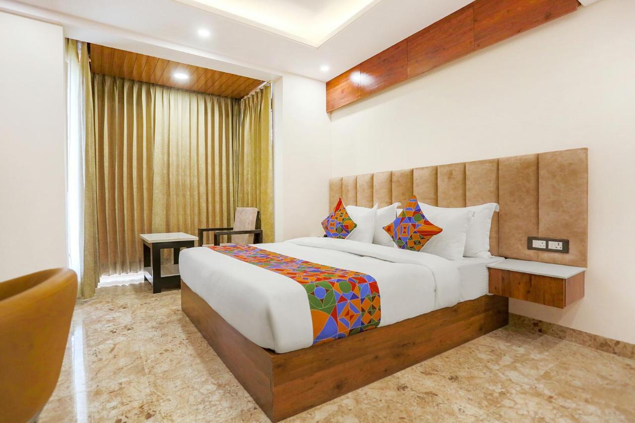 Fabhotel Golf Inn Golf Course Road Гургаон Экстерьер фото