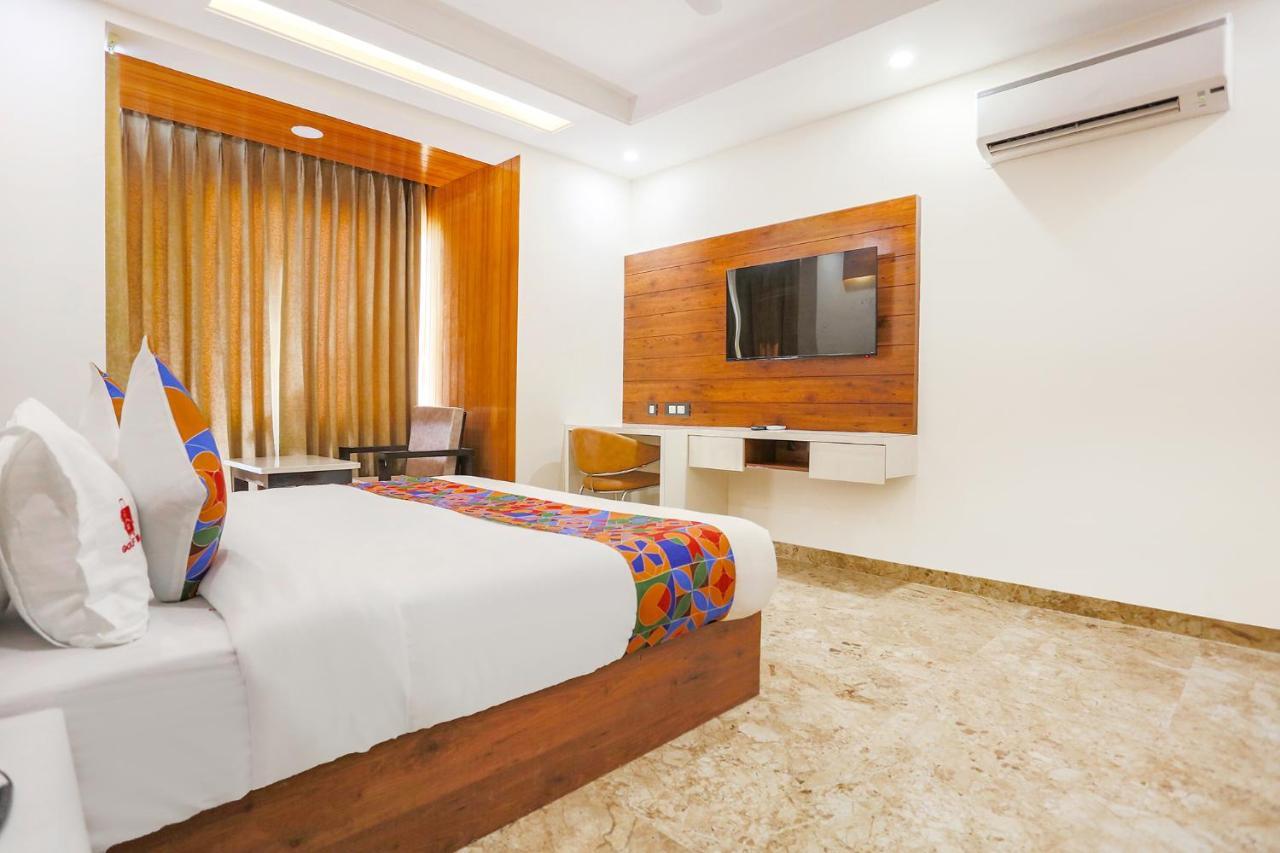 Fabhotel Golf Inn Golf Course Road Гургаон Экстерьер фото