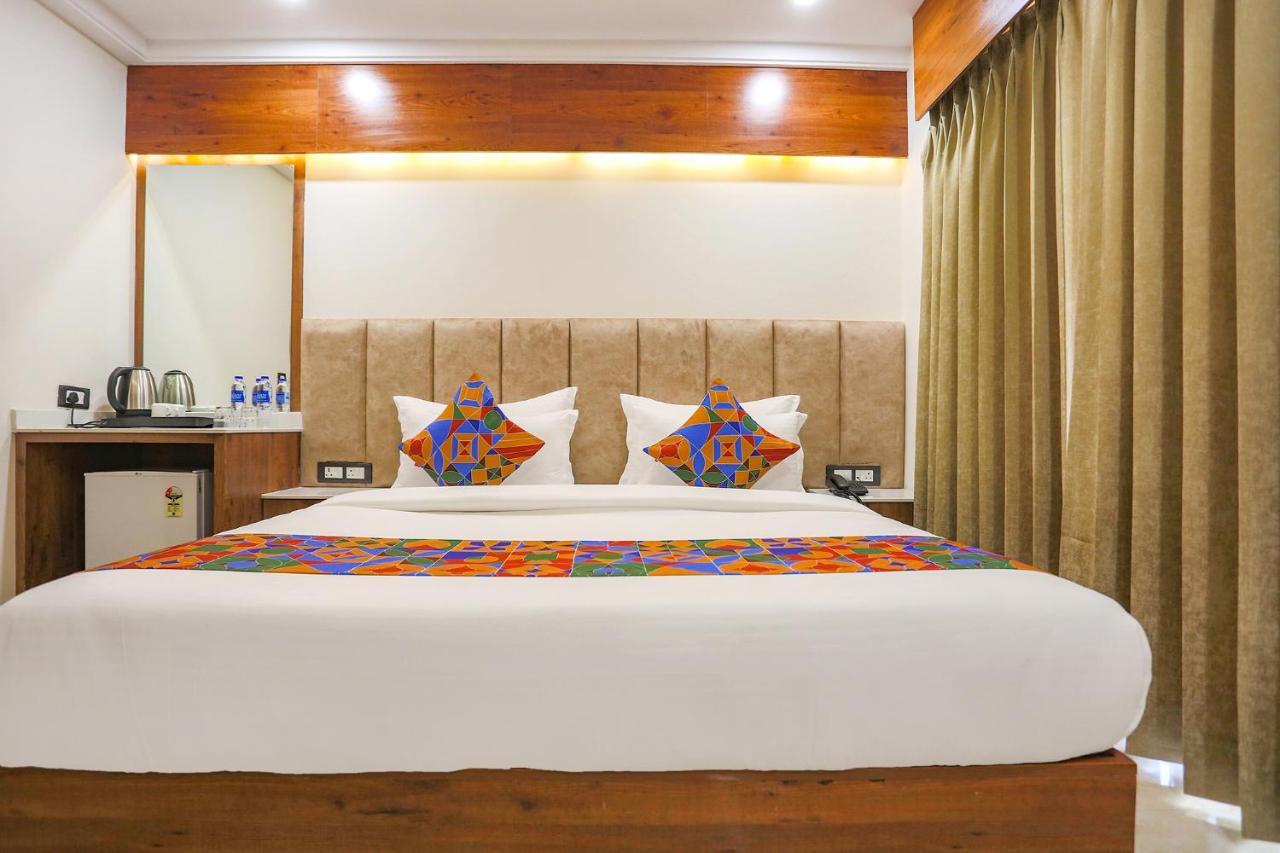Fabhotel Golf Inn Golf Course Road Гургаон Экстерьер фото